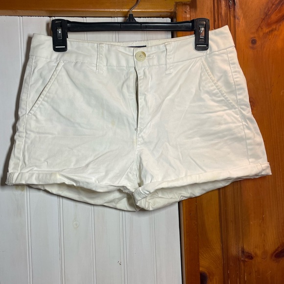White shorts - Picture 1 of 4